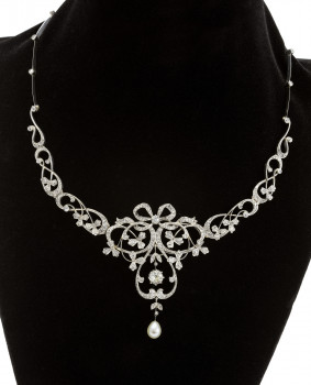 S2020/35 - Platina collier met origineel etui, Platinum collar in original case