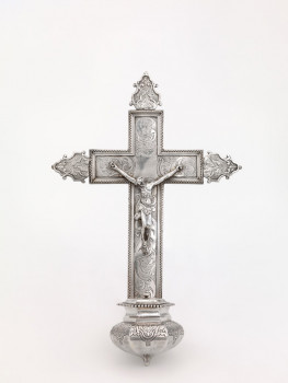 S75/14 - Bénitier en forme de crucifix, Holy-water stoup, Kruiswijwatervat, Weihwasserbecken mit Kreuz