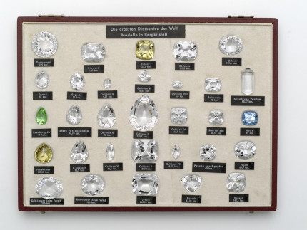 Etui met replica's van de grootste diamanten ter wereld